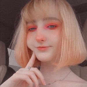 Meet your Posher, Mia